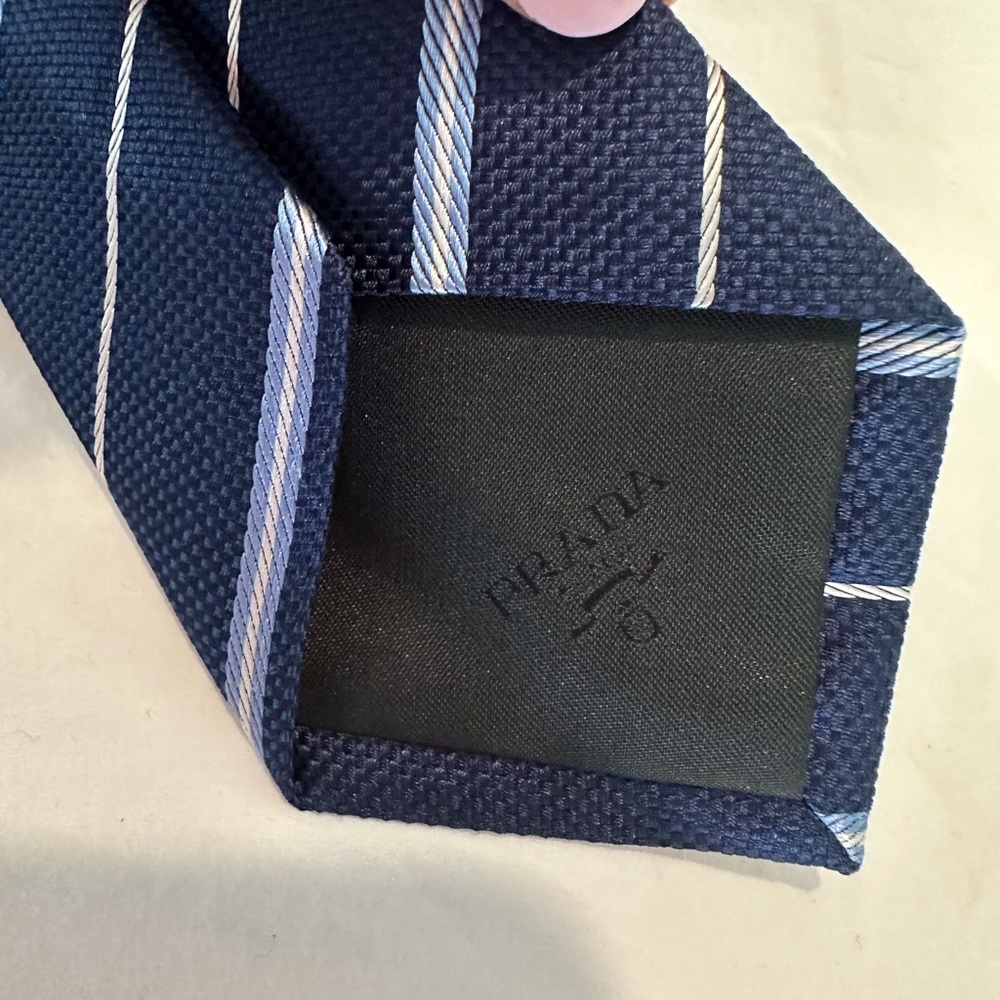 Men’s Prada tie